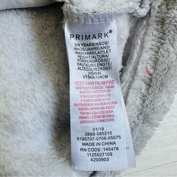 Primark Fuzzy Soccer ⚽️ Sweater Size 3-4 Years - Picture 5 of 5